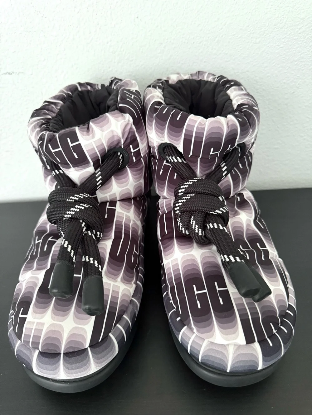 EUC UGG Classic Maxi Wavelength Short Boots